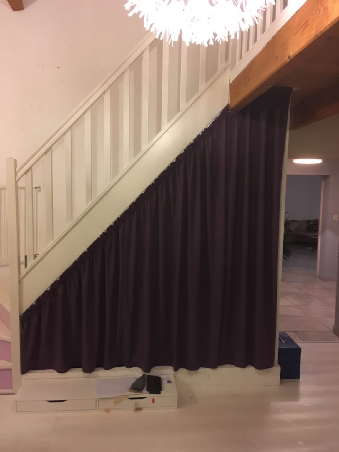 Réalisation de rideau en sous pente pour montée d’escaliers Siège et